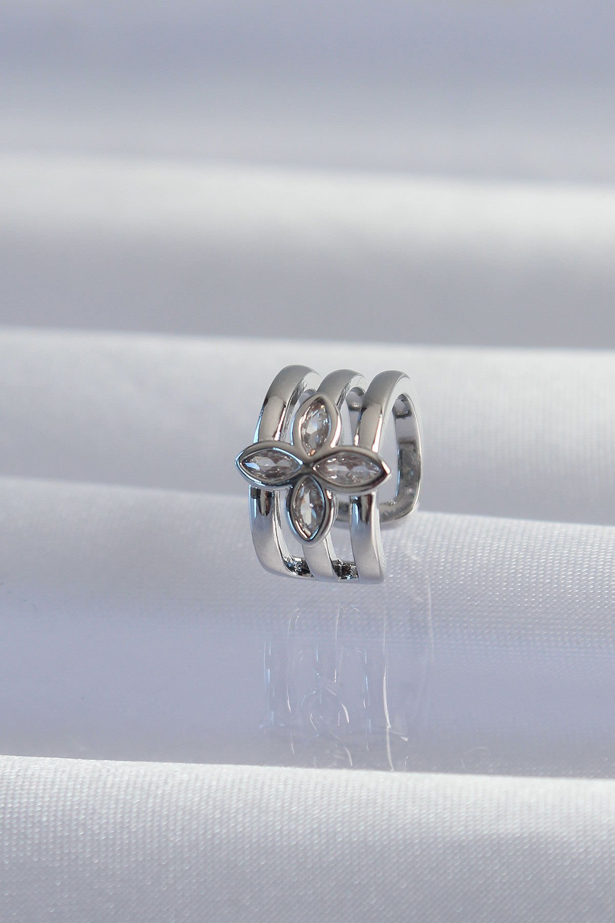 Özel Seri Pirinç Gümüş Renk Yonca Earcuff Küpe