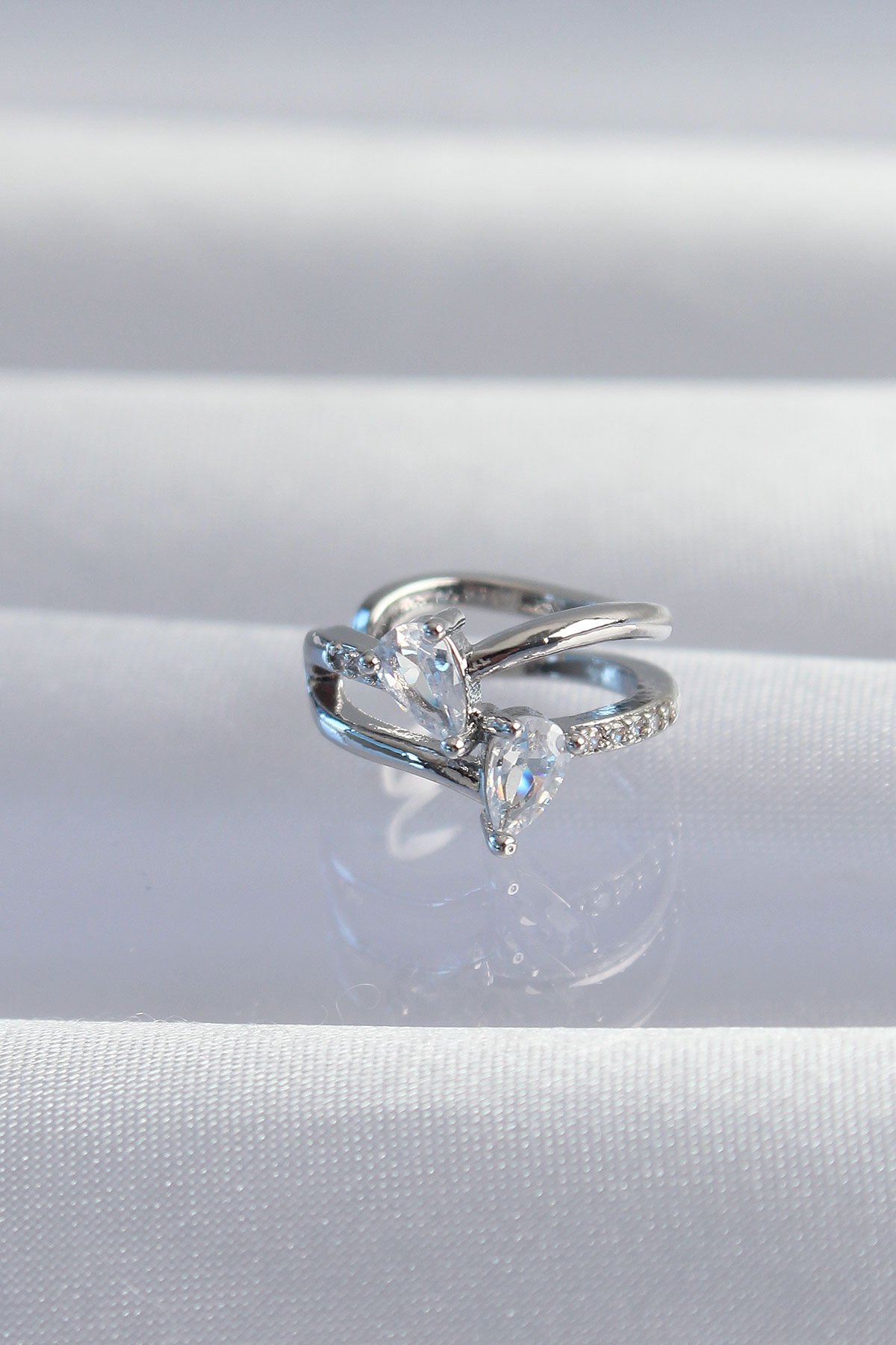 Özel Seri Pirinç Gümüş Renk Zirkon Taşlı Damla Earcuff Küpe