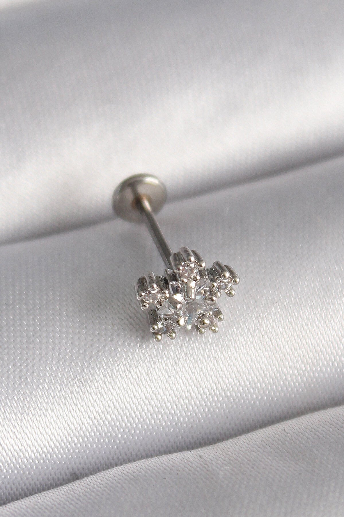 316L Çelik Gümüş Renk Zirkon Taşlı Model Tragus Piercing