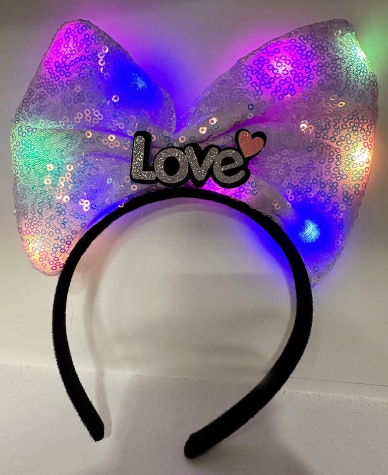 Led Işıklı 3 F.rklı Fonksiyonda Yanan Gümüş Love Yazılı Lila Fiyonk Taç 20X17 cm