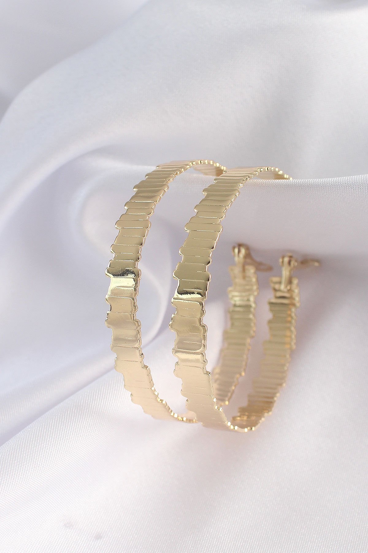 Pirinç  Gold Renk Tırtıklı Halka Küpe