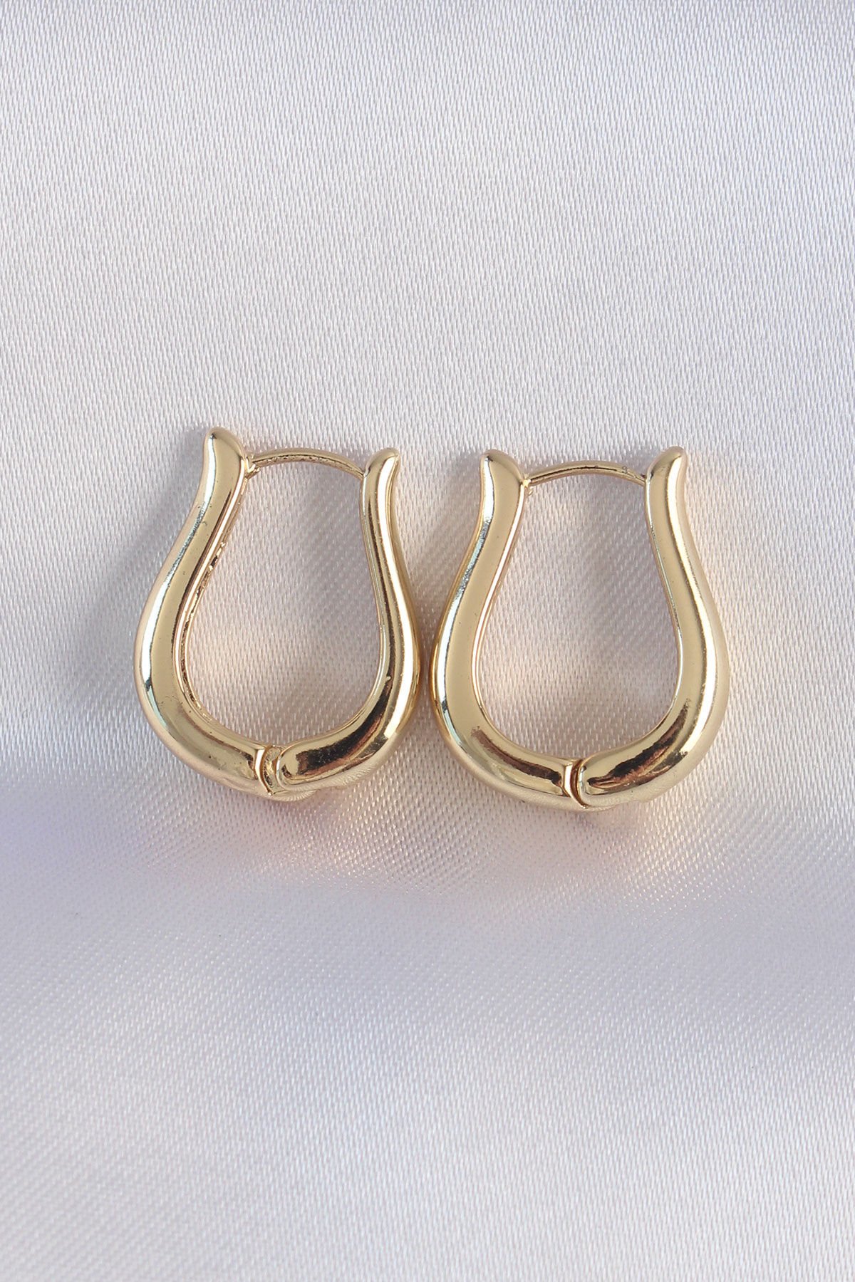 Pirinç  Gold Renk İçi Boş Gül Küpe