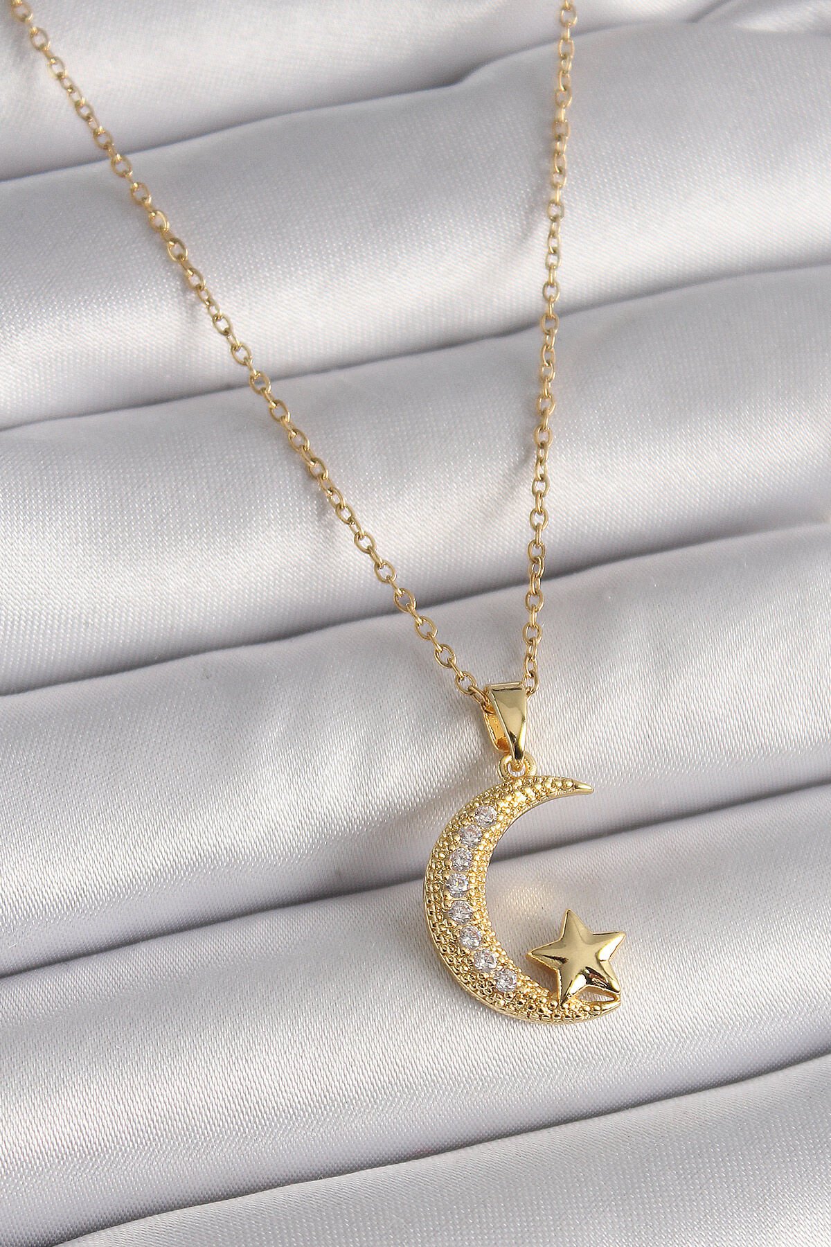 316L Çelik Gold Renk Zincir Zirkon Taşlı Hilal Model Detay Kadın Kolye