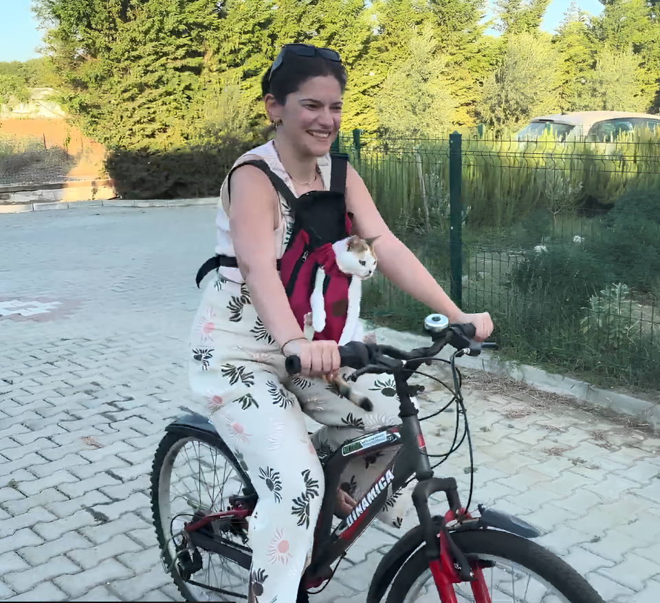 Kedi ve Köpek Ana Kucağı Vişne - Xxs