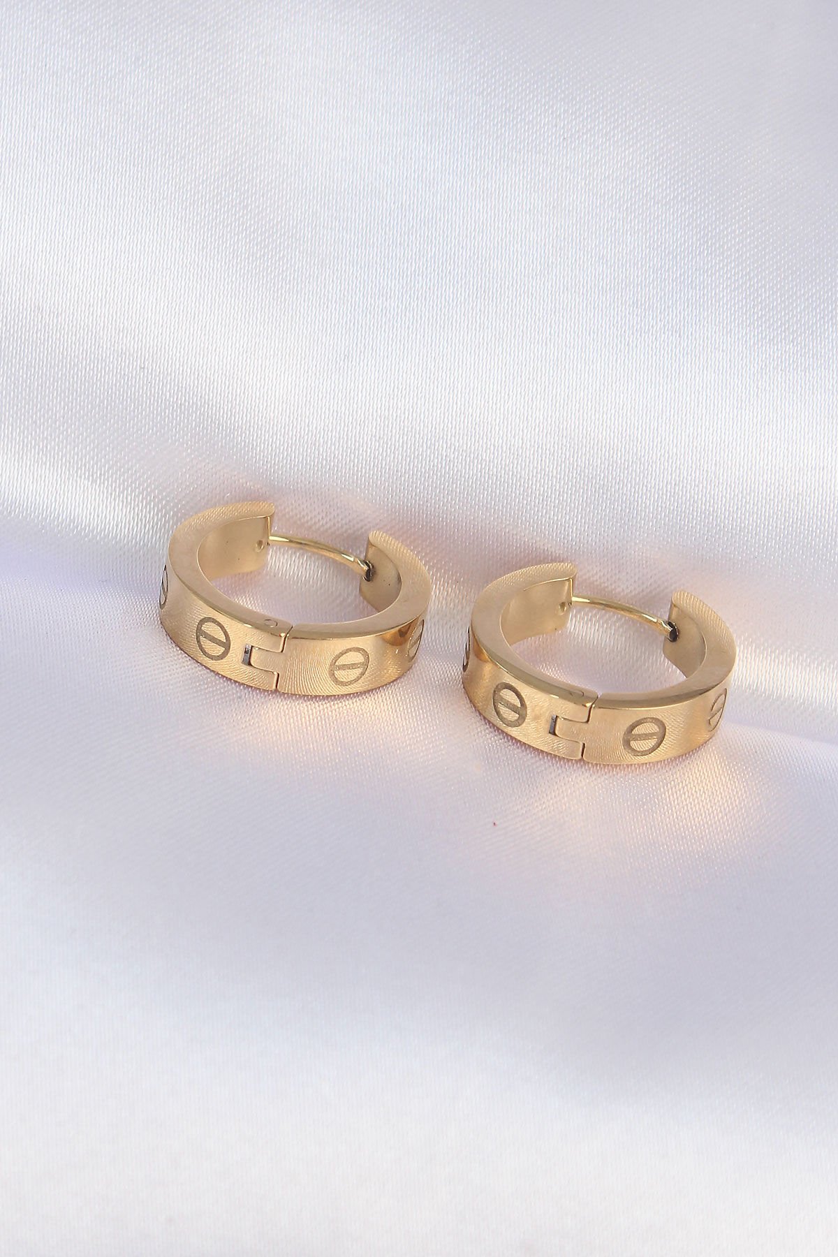 316L Çelik Özel Seri   Gold Renk Cartier Model Halka Küpe