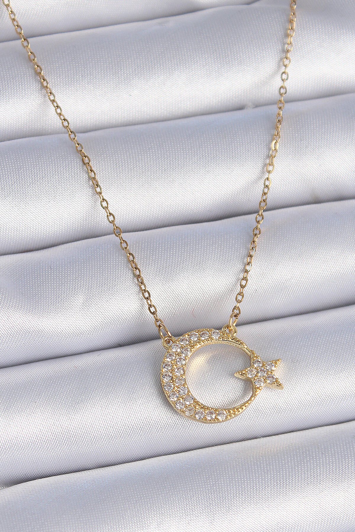 316L Çilek Zincir Gold Renk Zirkon Taşlı Ay Model Kadın Kolye