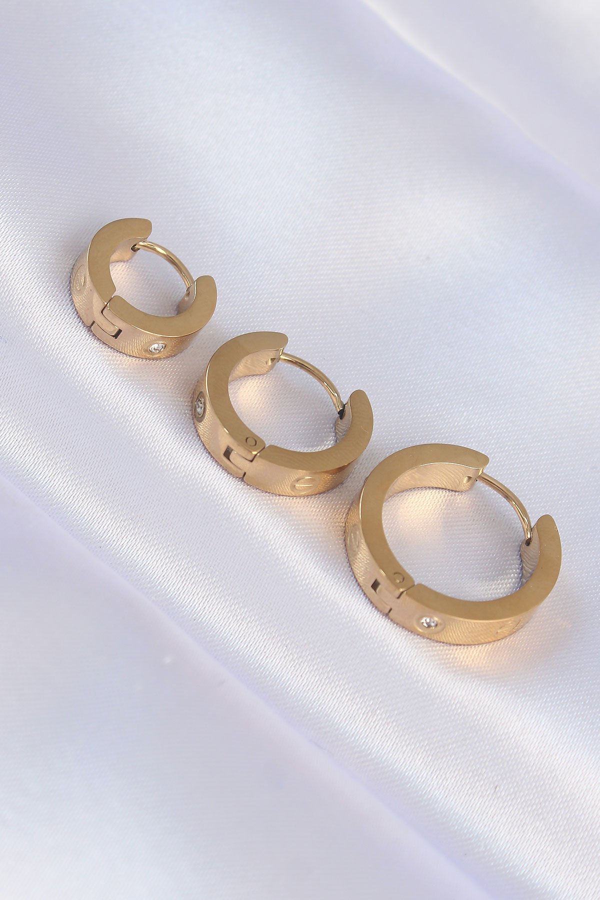 316L Çelik Özel Seri   Gold Renk Zirkon Taşlı Cartier Model 3lü Halka Küpe