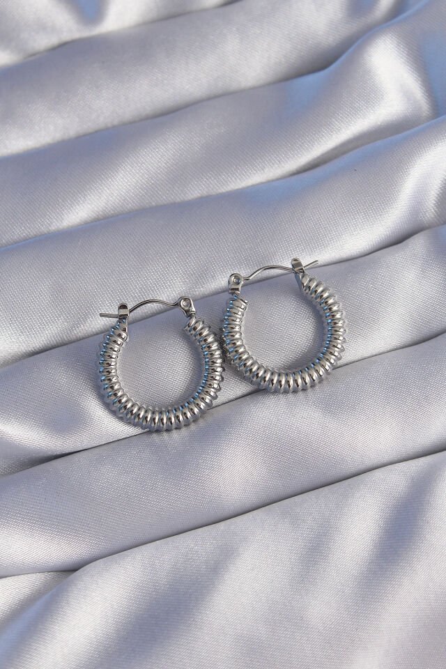 316L Çelik Özel Seri   Gümüş Renk Oval Tasarımlı Tırtıklı Küpe