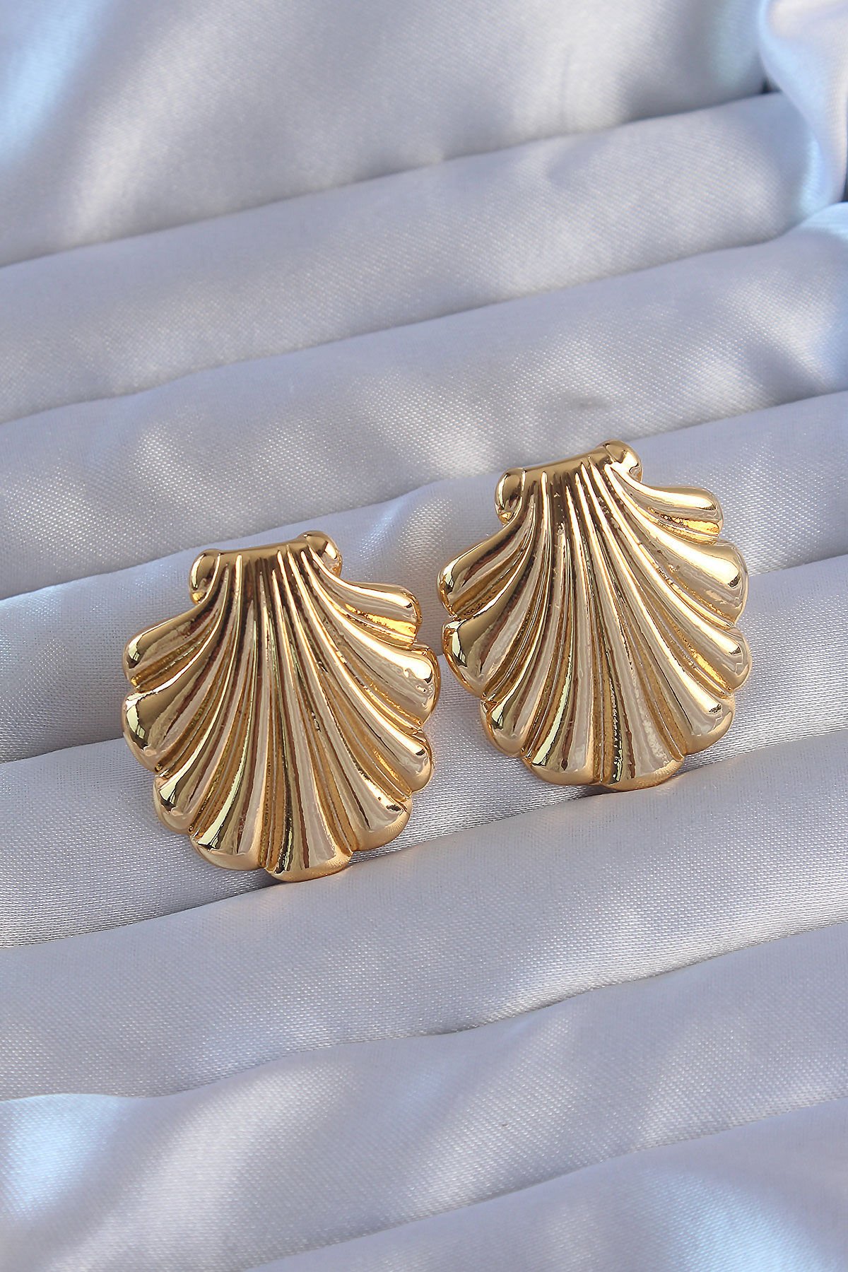 316L Çelik Özel Seri   Gold Renk İstiridye Model Küpe