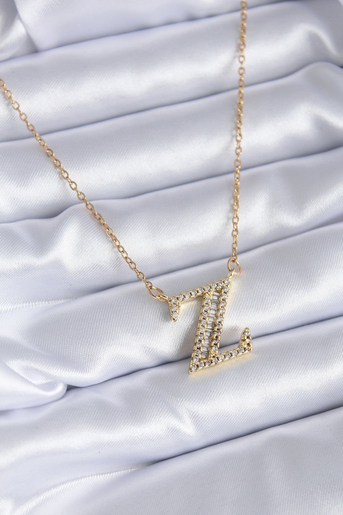 316L Çelik Özel Seri    Gold Renk Z Harf Model  Zirkon Taşlı Kadın Kolye